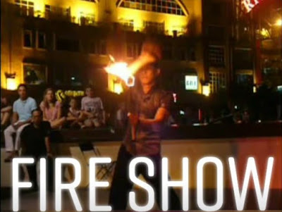 Singapore Juggler performs Fire Juggling