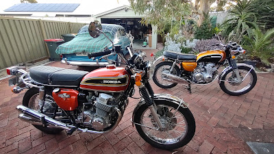 Honda CB500K1 and his big brother the Honda CB750