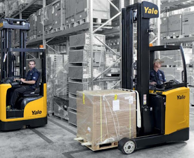 Xe nâng reach truck Yale kệ đôi