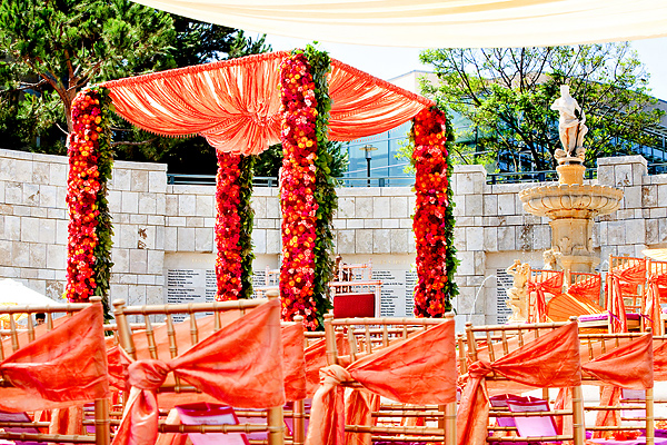 The flowers on this mandap make this one of the most delightful mandaps we