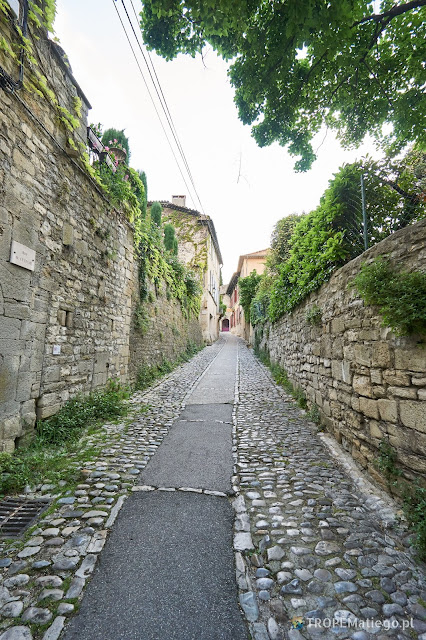 Street in the medieval city of the Vaison-la-Romaine