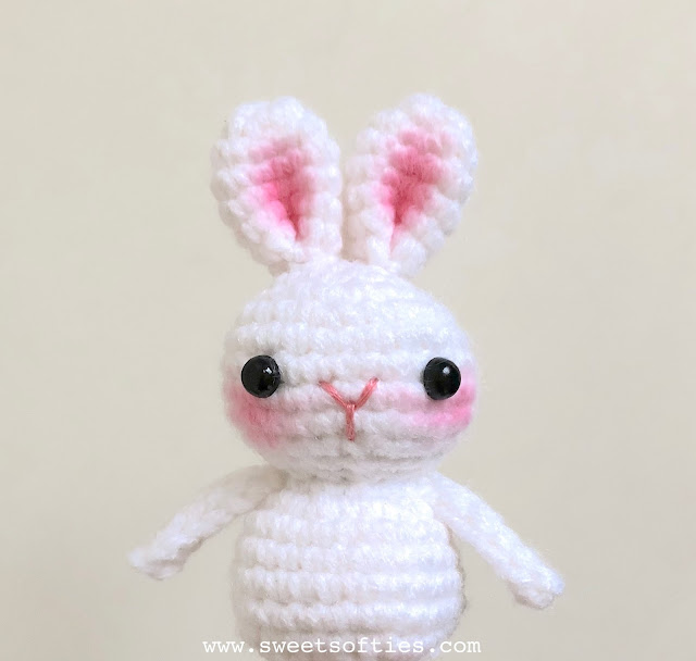 http://www.sweetsofties.com/2018/03/some-bunny-to-love-free-crochet-pattern.html