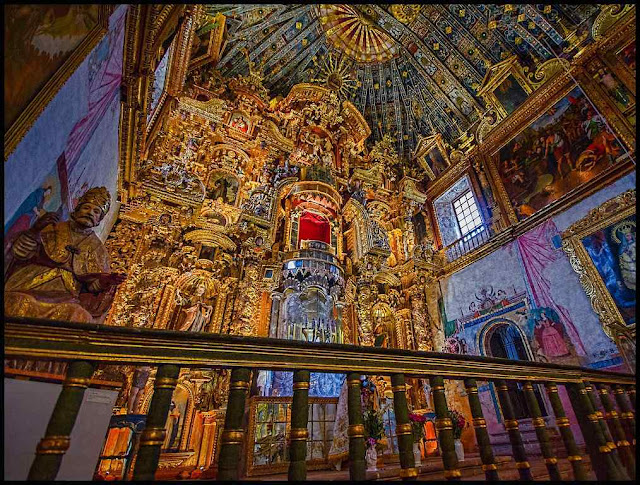 Igreja de São Pedro, em Andahuaylillas, Peru, com forte contributo de indígenaa cristianizados, patenteia o resgate moral feito pela civilização católica.