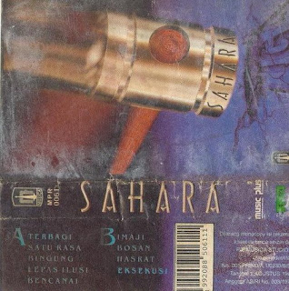Di album terakhir itu posisi vokalis diisi oleh  Sahara  Sahara – Tiga (1997)