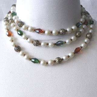 Vintage pearl and glass beaded necklace 1960s