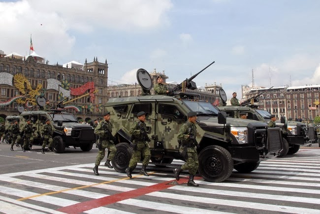 Celebran centenario del Ejército con tarjeta especial del Metro