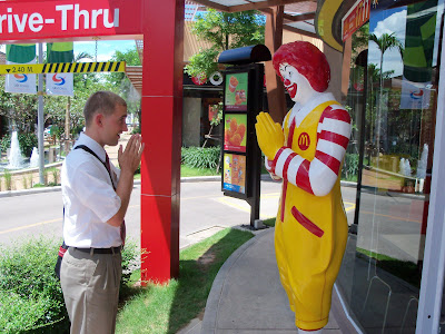 Fast Food Places  on Christian Showing Respect To The Idol Of Fast Food