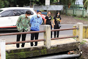 Terobos Hujan , Walikota AA didampingi Kadis PUPR tinjau saluran drainase di Kota Manado