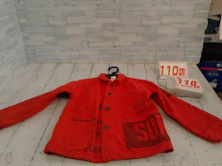 中古品　子供服　１１０ｃｍ　レッド　長袖シャツ　１１０円