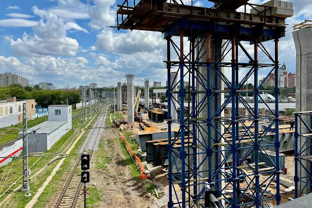 вид с эстакады Северо-Западной хорды, железнодорожная станция Кунцево-2, строящаяся эстакада Северного дублера Кутузовского проспекта