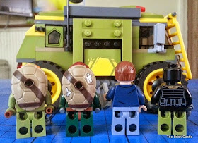 LEGO TMNT Turtle Van Takedown Set 79115 Review Minifigures rear