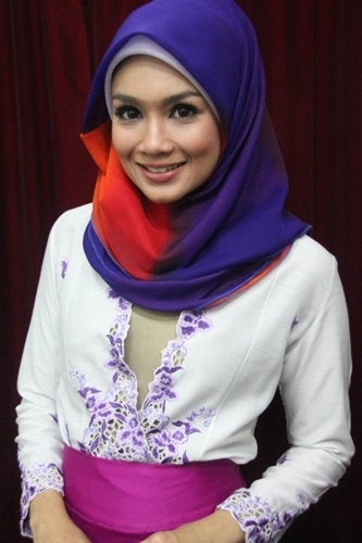 miraakim2013 TOP 10 ARTIS WANITA BERTUDUNG TERCANTIK DI 