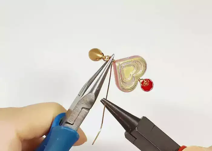 メガネ留めを使ってパーツを連結 step4