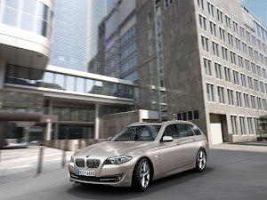 BMW 5-Series Touring 2011 (2)