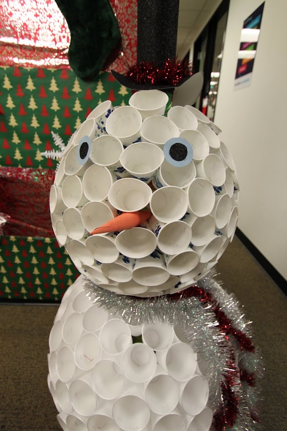 Christmas Decorating Themes Office / Get the Best Office Christmas Decorations Ideas for You - See more ideas about office christmas, office christmas decorations, christmas decorations.