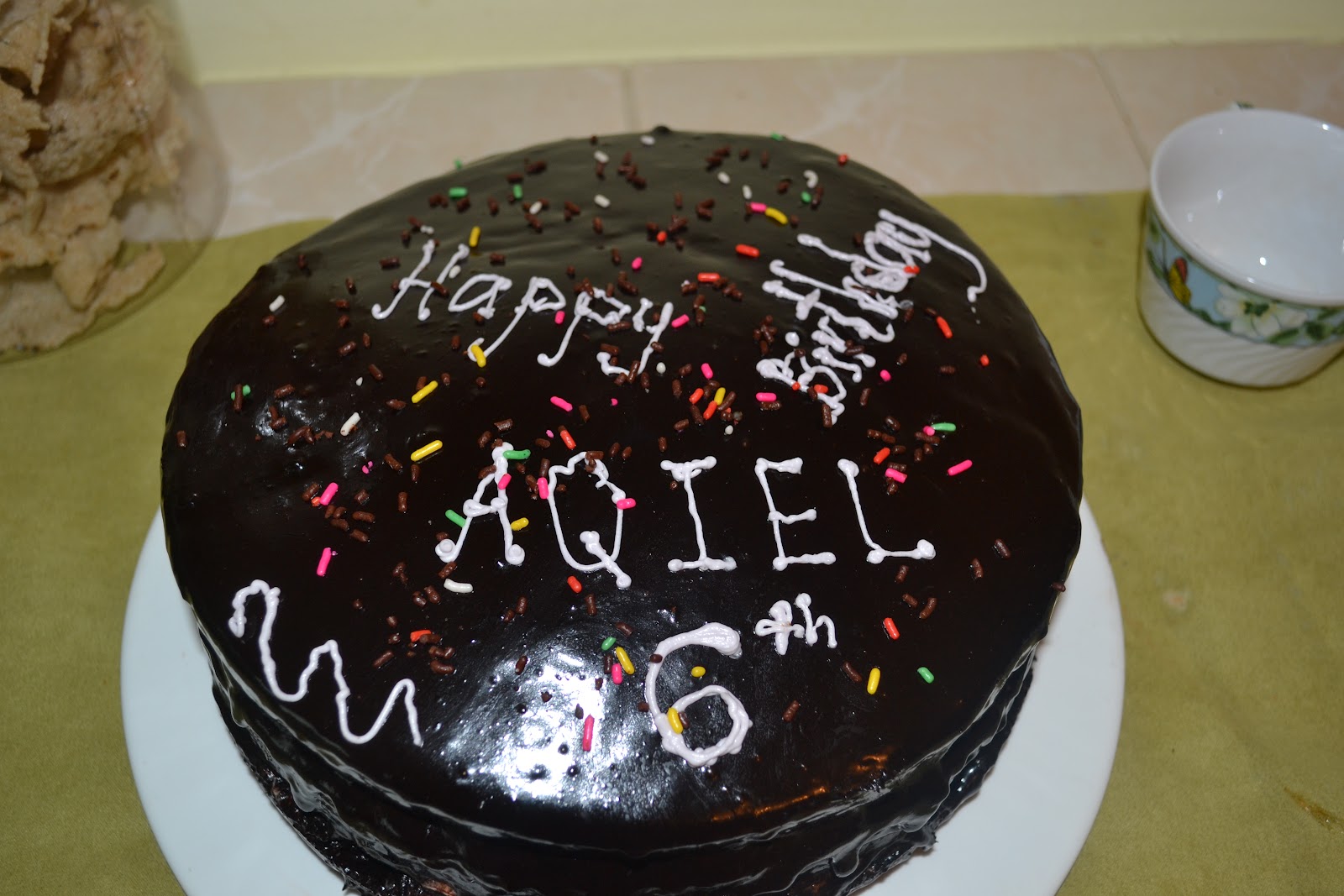 Vita, victus et eo: Choc cake by angah for aqiel's 