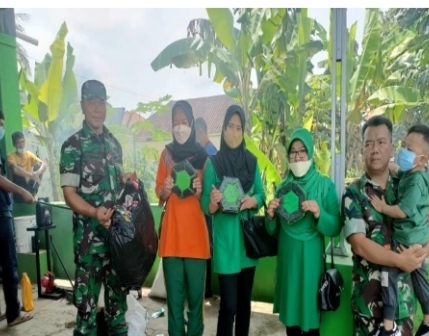 Penggunaan Teknologi Terapan Dengan Membuat Pavling Blok Dari Sampah Plastik Menjadi Produk Bernilai Ekonomis