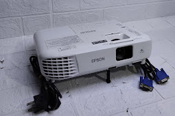 Proyektor Epson EB-S400 Bekas