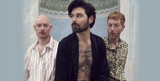 Biffy Clyro libera novo single "Tiny Indoor Fireworks"