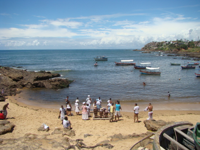 Praia das oferendas e da sujeira