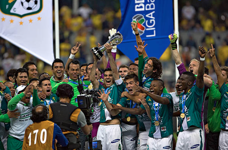 Liguilla Torneo Apertura 2013 - Final de vuelta: América vs. León - León es resultó Campeón del futbol mexicano, consiguiendo así su sexto título en su historia. América ni las manos metió | Ximinia