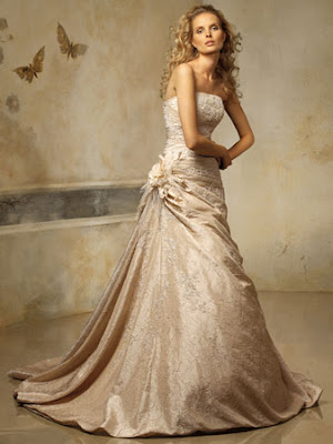 Pretty Strapless Wedding Dress Style