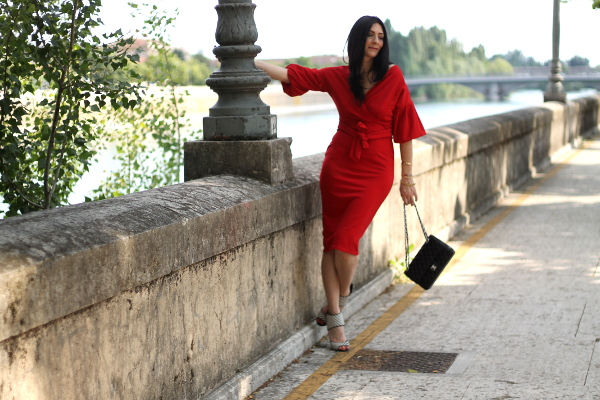 abito rosso, red dress, vestito elegante, outfit sensuale, outfit elegante, outfit in rosso, themorasmoothie, influencer, influenceritaliana, 40fashionblogger, fashionbloggerover40, fashionbloggeritaliana