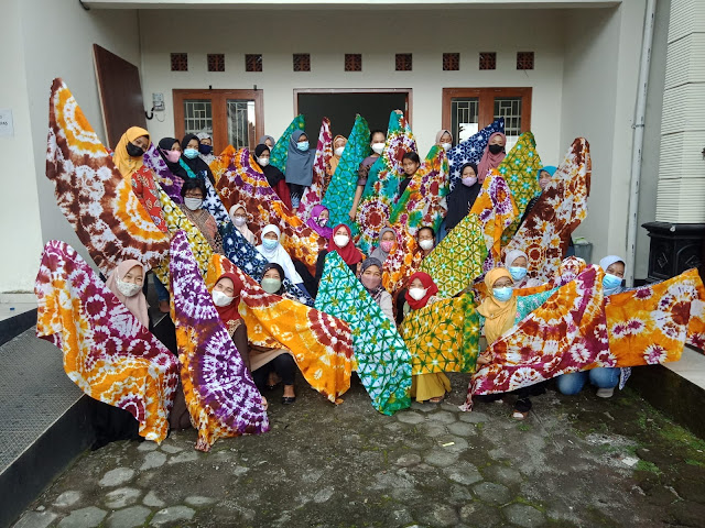 pelatihan-shibori-:-pelatihan-pembuatan-kain-shibori-di-desa-wonokerto