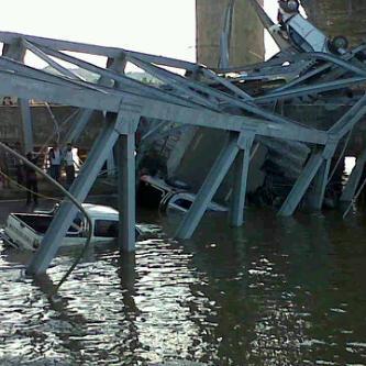 Foto Jembatan Tenggarong Samarinda Runtuh