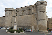 Top 10 most famous castles in Provence (gordes )
