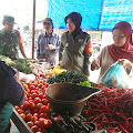 Komunikasi Sosial dengan Warga Danramil 05/BK Sambangi Pasar Tradisional Batangkuis