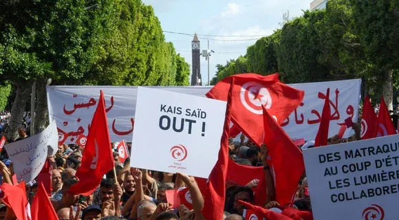تظاهرات في تونس تطالب بإسقاط النظام