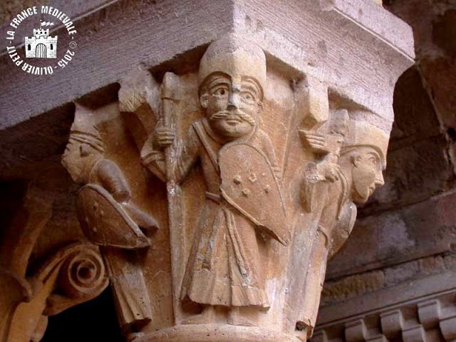 CONQUES (12) - Cloître : chapiteaux romans