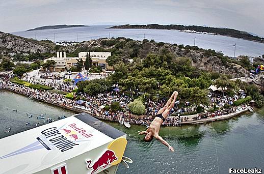 FaceLeakz - Foto para Perenang melompat dari Ketinggian Ekstrim di Cliff Diving World Series, Athena