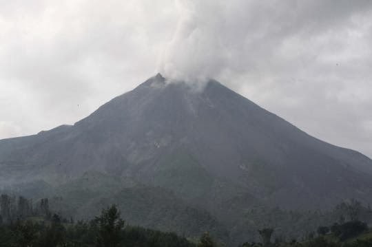 Batuknya Merapi Karena Makhluk Halus Sedang Latihan Perang