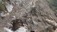Akses Jalan Utama 2 Desa Tabir Barat, Putus, Tidak Bisa Dilalui Roda Empat.