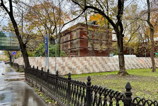 Городская больница имени С. П. Боткина, хирургический корпус (построен в 1915-1925 годах)