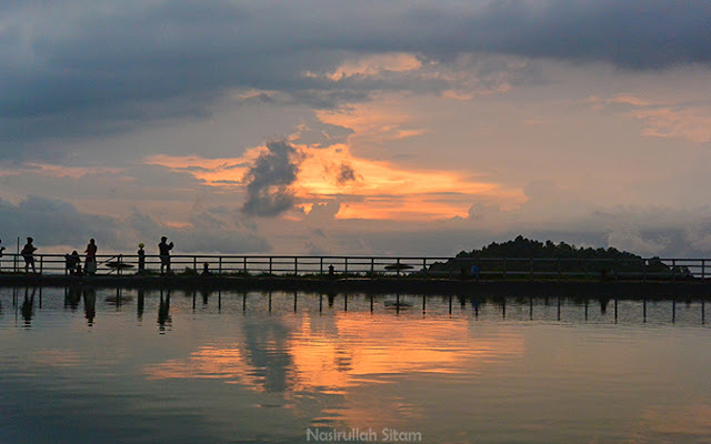 Mengabadikan sunset di embung Nglanggeran