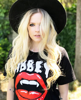 Avril Lavigne Pictures, Photos & Images