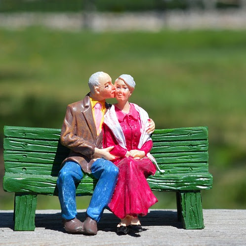 WHAT OUR GRANDPARENTS CAN TEACH US ABOUT HAPPINESS