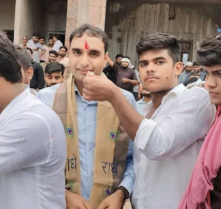 #JaunpurNews : धूमधाम से मनाया गया मैनेजमेंट गुरु अनिल यादव का जन्मदिन | #NayaSaveraNetwork