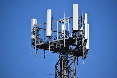cell-tower-phone-mast-closer
