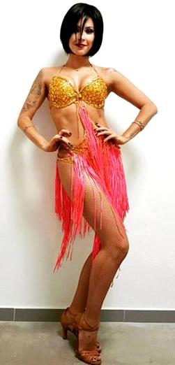Foto de Thati Lira con vestuario de bailarina