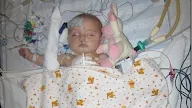 Lilla Hjärtat Mamma Bild - Lilla Hjartat Flashback Bilder / Irriterande less på att fortfarande ha kvar märken efter knappar och sömmar på kroppen efter jag tagit av mig byxorna.
