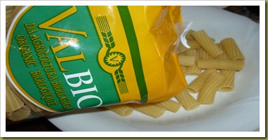 Tortiglioni con noci e pecorino romano (1)