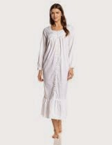 <br />Eileen West Women's Venetian Embroidered Ballet Robe