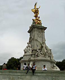 close-up of Victoria Memorial in front of Buckingham palace