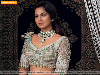 actress ramya pandian hot look with heavy jewelry
