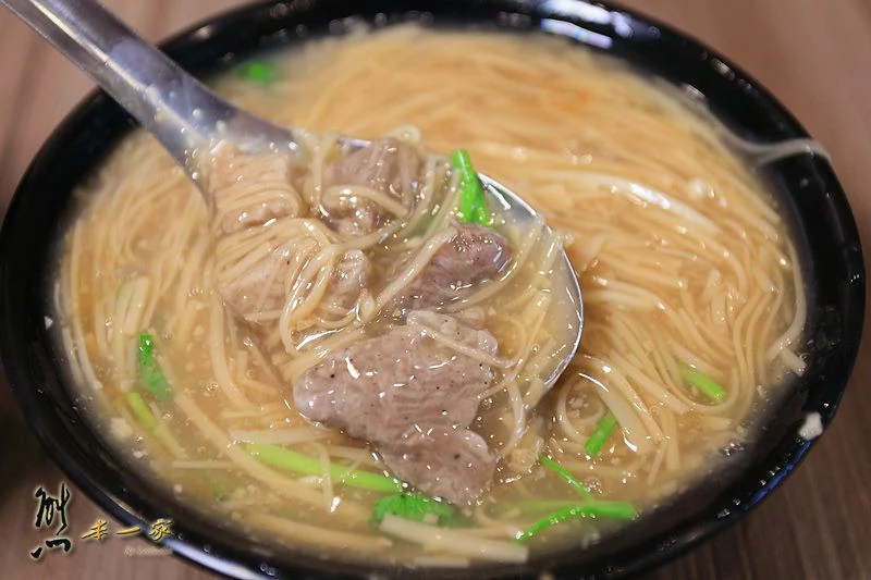 樹林火車站前在地人推薦小吃|無敵家赤肉大腸蚵仔麵線