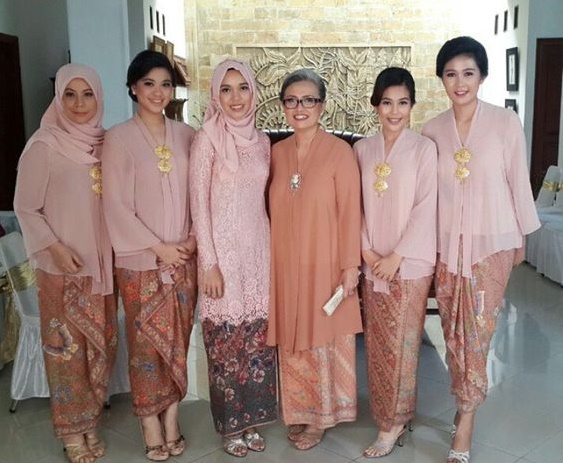 14 Seragam Kebaya Modern Panitia Pernikahan Untuk Remaja 